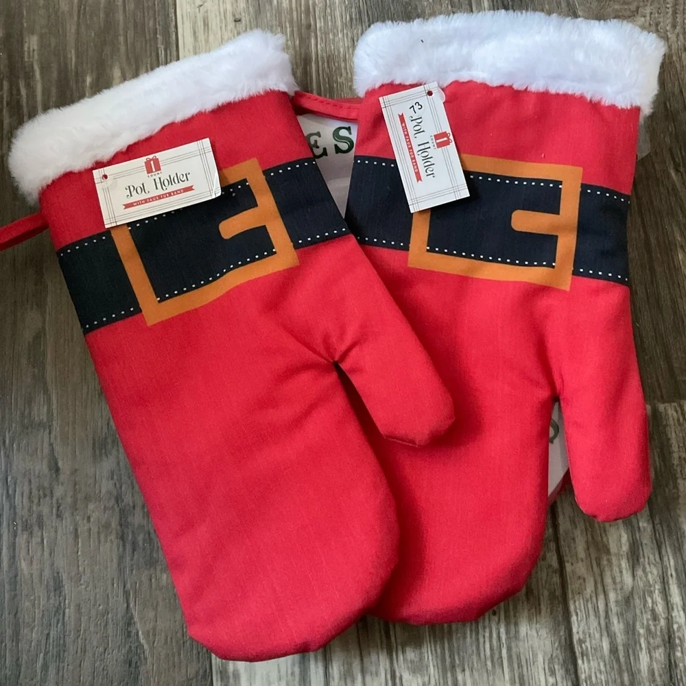 Santa Cookie Plate and Oven Mitt Set. Plate is 11”. NWT
